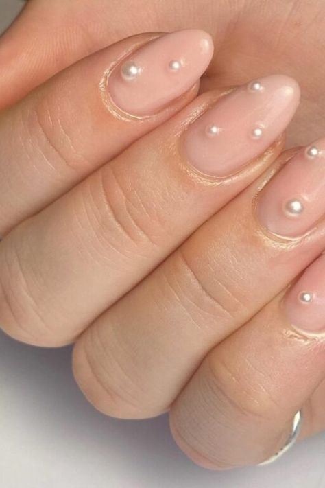 Elegant Nails With Pearls, Short Nail Pearl Designs, Fall Pearl Nails, Manicure With Pearls, Pearl Embellished Nails, Pearls On Nails Art Designs, Pearl Decal Nails, Pearl Prom Nails, Pearl Accent Nails