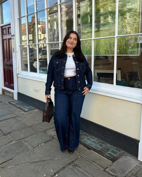 Dark Wash Denim Outfit, Outfits With Dark Blue Jeans, Dark Blue Denim Jacket Outfit, Dark Blue Denim Jeans Outfit, Denim Outfit Aesthetic, Dark Denim Outfit, Blue Denim Jacket Outfit, Blue Denim Outfits, Blue Denim Jeans Outfit