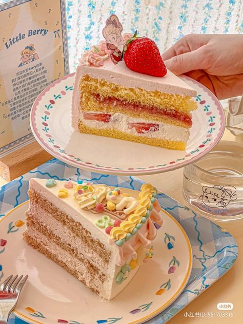 Vintage Cake Slice, Slice Of Cake, Tea Biscuits, Easy Cake Decorating, Cake Slice, Bakery Cafe, Cute Desserts, Cake Shop, Pretty Cakes