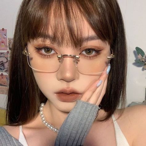 Glasses Eye Makeup, Soft Grunge Makeup, Makeup Ala Korea, Makeup Asia, Makeup Ulzzang, E Girl Makeup, Dark Makeup Looks, Mekap Mata, Asian Makeup Looks