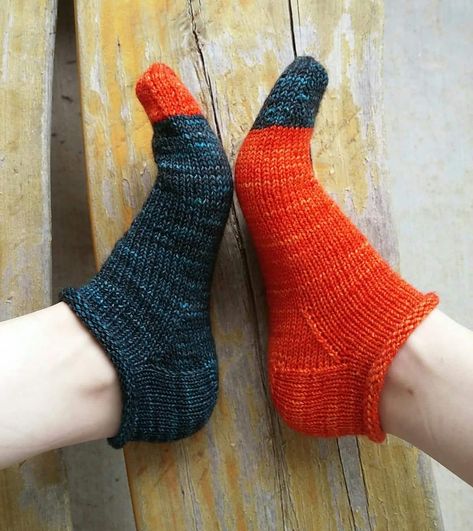 38 Sock Knitting Patterns Rose City, Stylish Socks, Quick Knits, Sock Knitting Patterns, Knitted Socks, Crochet Socks, Variegated Yarn, Lace Socks, Knitted Slippers