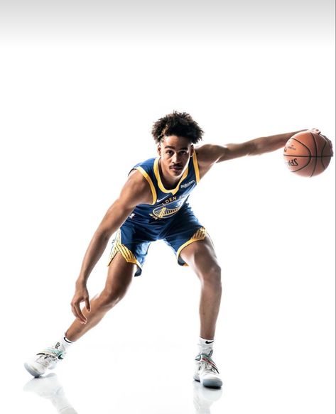 Basketball Studio Photoshoot, Basketball Media Day, Basketball Photoshoot, Media Day Poses, Basketball Poses, Basketball Pictures Poses, Basketball Boys, Sports Portraits, Drawing Models