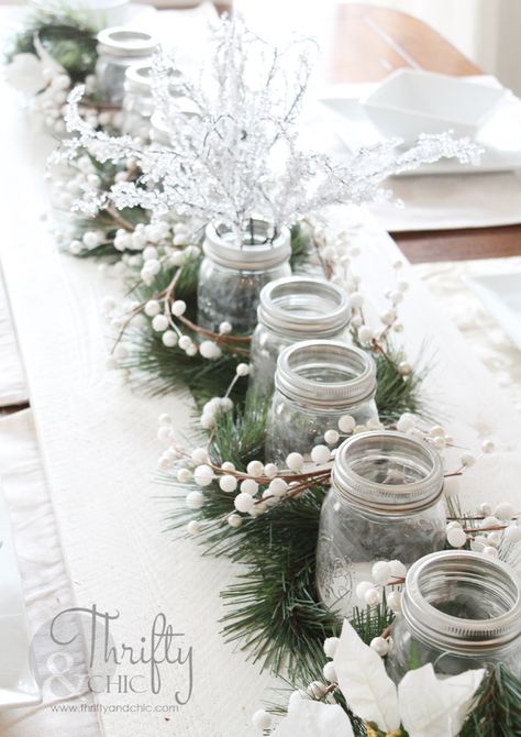 Christmas candle centerpiece idea using mason jars, greenery Thanksgiving Table Settings Rustic, Christmas Table Decorations Centerpiece, Tafel Decor, Christmas Dining Table, Christmas Tablescape, Diy Thanksgiving, Thanksgiving Table Settings, Rustic Holiday, Christmas Tablescapes