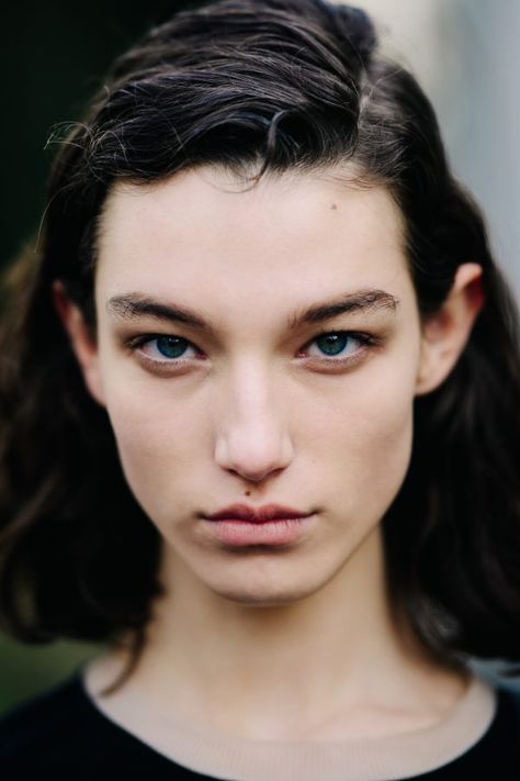 /e d w r e y a// Strong Bone Structure Faces, Ezra Miller Makeup, Intimidating Face Reference, Intimidating Eyes Drawing, Female Face Structure, Bone Structure Face, Intimidating Eyes, Intimidating Poses, Androgynous Face