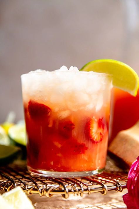 Best Tequila Drinks, Strawberry Peach Sangria, Simple Delicious Meals, Company Recipes, Strawberry Tequila, Best Margarita Recipe, Strawberry Cocktails, High Protein Smoothies, Peach Sangria