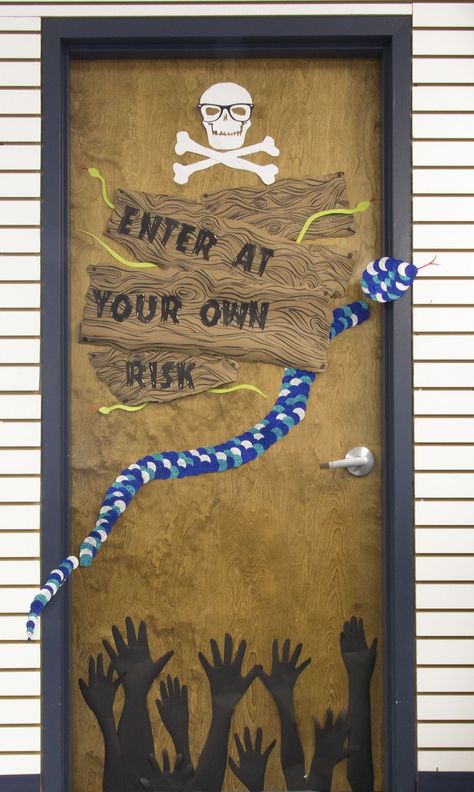 DIY: Halloween Door Decoration Scary Door Decorations, Creepy Door Decorations, Halloween Door Decorations Jack Skeleton, Enter If You Dare Halloween Door, Door Monster Halloween, Halloween Monster Door Decorations, Halloween Dorm, Halloween Door Decorations Classroom, Diy Halloween Door Decorations