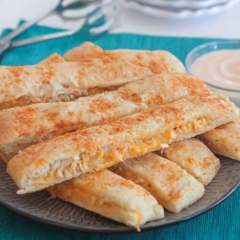 Cheesy Chicken Taco Breadsticks - Picky Palate Breadstick Recipe, Homemade Breadsticks, Beautiful Cheese Board, Best Appetizer, Seven Layer Dip, Bread Sticks Recipe, Chicken Taco, Food Appetizers, Cheesy Chicken