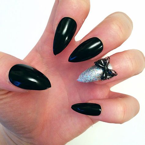 Doobys Stiletto - Black Gloss / Gel Look RED BOTTOMS 4 Silver Holographic Ring Finger 3D Bow - 24 Pointy Claw Nails Press on nails Gel Nails Long, Pointy Nails, Nails Press, Claw Nails, Silver Holographic, Nail Pops, Pedicure Kit, Nails Makeup, Black Gloss