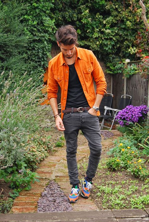 Gray Jeans outfit: 6 Easy, Stylish Examples | Primer Black Undershirt Outfits, Orange Shirt Outfit, Orange Dress Shirt, Black Outfit Men, Shirt Outfit Men, Look Festival, Shirt Dress Outfit, Orange Outfit, Orange Colour