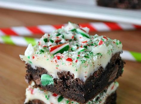 Oreo Cookie Bars, Oreo Cookie Bar, Cookies Bars, Oreo Cookie, Köstliche Desserts, Christmas Cooking, Holiday Cooking, Oreo Cookies, Candy Canes