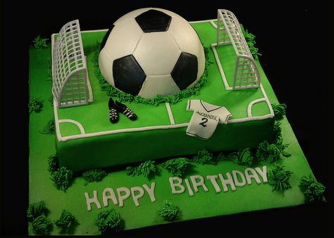 Cakes Football Cakes For Boys, Football Cake Decorations, Football Cake Design, Football Themed Cakes, Soccer Ball Cake, Soccer Birthday Cakes, Football Birthday Cake, Soccer Cake, Soccer Birthday Parties