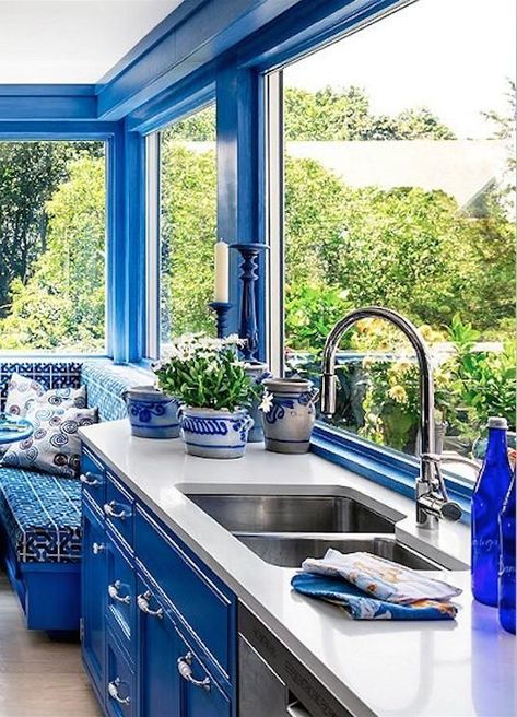 Cobalt Blue Kitchens, Built In Breakfast Nook, Kitchen Cabinets Color Combination, Blue Kitchen Designs, Kitchen Colour Combination, Blue And White Kitchen, Kitchen Design Color, Kitchen Windows, Blue Kitchen Cabinets