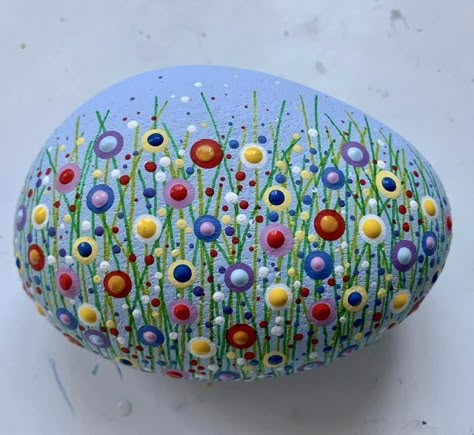 Rock Painting Ideas Large Rocks, Dot Painting Dragonfly, Painted Rocks Ideas Creative, Stone Art Ideas, Dot Painting On Rocks, Decorating Rocks, Stone Painting Ideas, Painted Rocks Ideas, Rock Painting Flowers