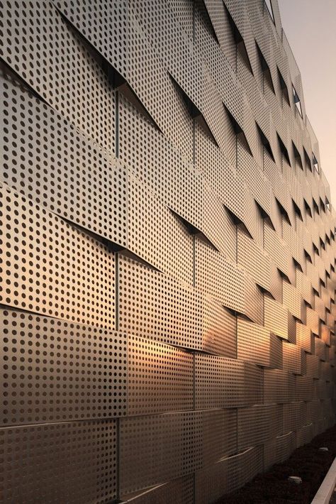 Edogawa Garage Club Renovation / Jun’ichi Ito Architect & Associates Architecture Cool, Facade Pattern, Building Skin, Metal Facade, Metal Cladding, Design Exterior, Building Facade, Architecture Exterior, Facade Architecture