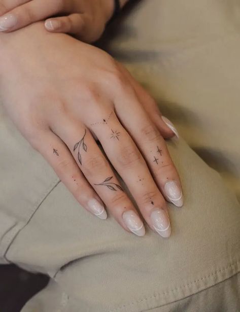 Stars On Hand Tattoo Simple, Dainty Feet Tattoos, Small Hand Tats For Women, Star Finger Tattoos For Women, Star Hand Tattoos For Women, Hand Constellation Tattoo, Finger Star Tattoo, Female Finger Tattoos, Minimalistic Hand Tattoos