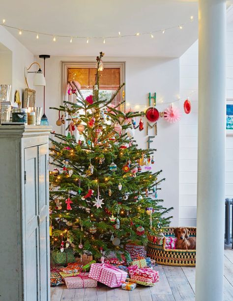 colorful christmas tree Anthropologie Christmas Tree, Colorful Christmas Decorations, British Cottage, Anthropologie Christmas, Christmas Tree Inspo, Colourful Christmas, Cottage Christmas, Christmas Interiors, Christmas Inspo