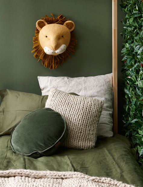 How to create a jungle theme in your child's bedroom Camera Shabby Chic, Jungle Bedroom, Safari Room, Chic Bedroom Design, Jungle Thema, Jungle Room, Shabby Chic Bedroom, Toddler Bedrooms, Boy Bedroom