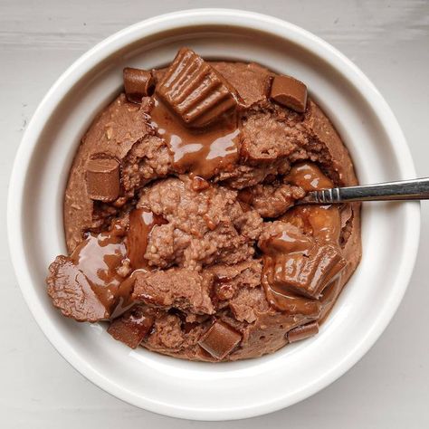 Peanut Cookie, Juicy Food, Chocolate Porridge, Chocolate Bowl, Peanut Cookies, Peanut Butter Oats, Late To The Party, Oatmeal Bowls, Chocolate Oats