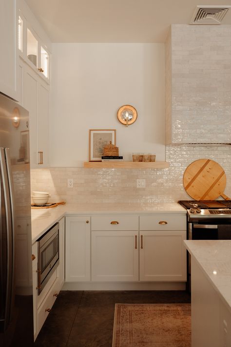 Tiled Range Hoods Are the Trend for Expensive-Looking Kitchens | Livingetc Range Accent Tile Backsplash, Tile Backsplash With Floating Shelves, Tiled Range Hood, Tile Around Window, Kitchen Tile Inspiration, Luxe Kitchen, Oven Hood, Mirror Sconces, Oak Floating Shelves