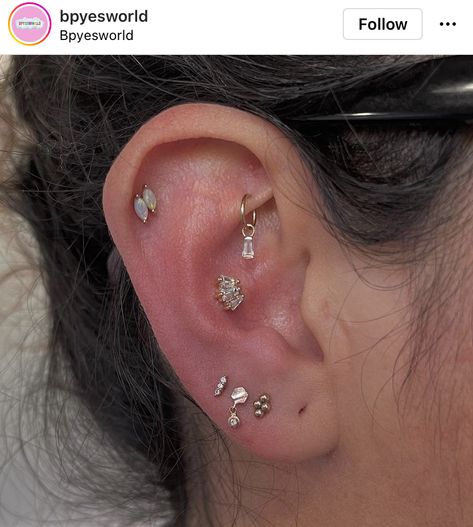 Rock Piercing, Constellation Piercings, Cool Ear Piercings, Pretty Ear Piercings, Cool Piercings, Beaded Jewelry Necklaces, Cute Piercings, Hot Jewelry, Earrings Inspiration