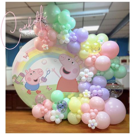 Peppa Pig Balloon Arch, Peppa Pig Birthday Decorations, Peppa Pig Balloons, Pig Balloon, Peppa Pig Birthday, Pig Birthday, Balloon Flowers, Bday Ideas, Balloon Arch