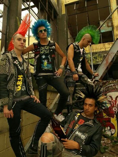 80s Punk Fashion, Rock Guys, 80’s Punk, Punk Guys, 80s Fashion Outfits, Punk Boy, Vintage Foto's, 80s Punk, Punk Culture