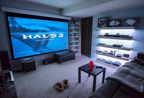 ɢᴀᴍʀᴛᴀʟᴋ on Instagram: “📸@pauls_gameroom | What is your favorite Halo game?🎮⬇️” Halo Bedroom, Dj Bedroom, Halo Game, Computer Desk Setup, Aesthetic House, Video Game Room Design, Chill Room, Living Room Setup, Boy Bedroom Design