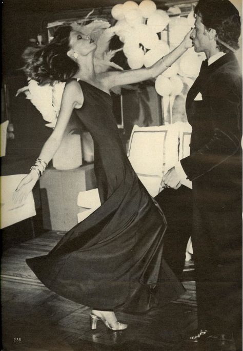 Chris Von Wangenheim, Dance Lifts, 1973 Fashion, Sepia Photos, Vintage Fashion 70s, 70s Glam, Vogue Editorial, Roxy Music, Fashion 70s