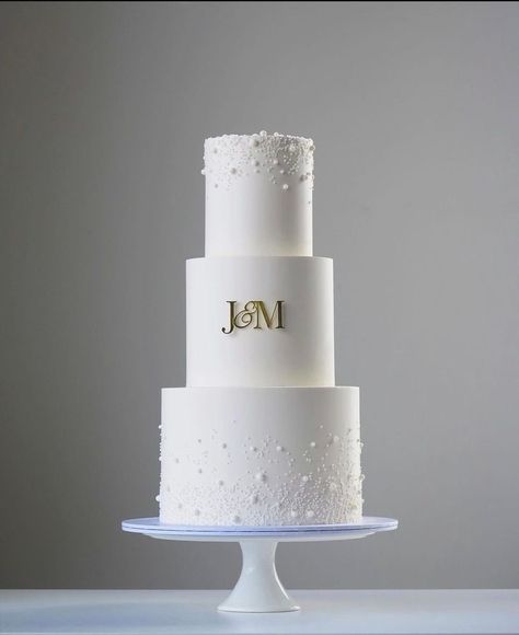 Engagement Cake With Initials, Simple Elegant White Wedding Cake, Pearls At Wedding, Dream Wedding Cake Elegant, Wedding Cake With Cake Topper, Initials On Wedding Cake, Big White Wedding Cake, Modern Elegant Wedding Cake, Pearls Wedding Cake