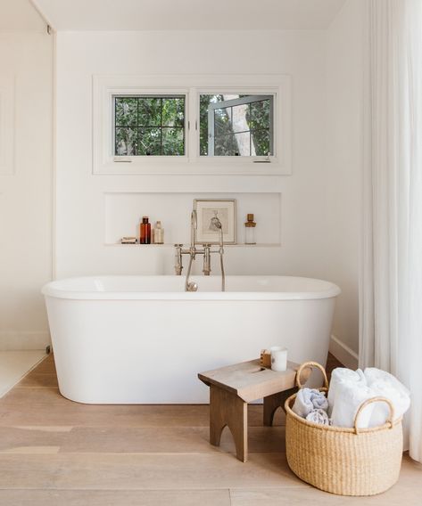 Thea Home's Dorianne Passman on California Interiors | Jenni Kayne California Interiors, European Bathroom, Beadboard Bathroom, Oak Bathroom Vanity, Cottage Bathroom, Bathroom Decor Apartment, Design A Space, Jenni Kayne, Bathroom Inspiration Decor