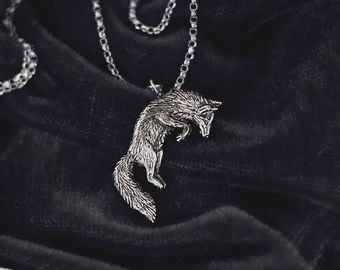 Werewolf Jewelry Aesthetic, House Florent Aesthetic, Beautiful Horses Wild, Fantasy High, Werewolf Aesthetic, Fox Ring, New Warriors, Dark Wings, Pretty Jewelry Necklaces