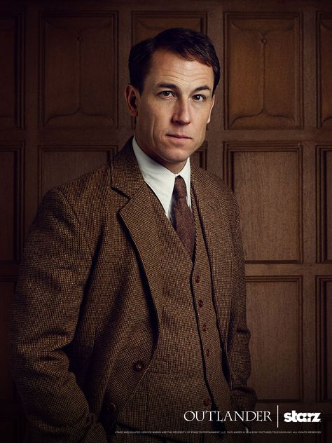 Tobias Menzies as Frank Randall, Claire's husband in the 20th century. Frank Randall, Lotte Verbeek, Gabaldon Outlander, The Crown Series, Tobias Menzies, Outlander Costumes, Starz Tv Series, Outlander Season 2, Outlander Season 1