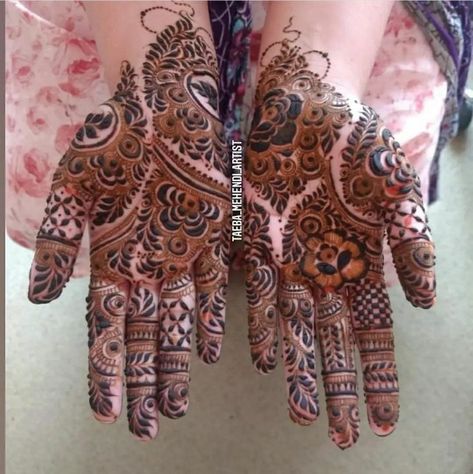 Most beautiful & stylish dubai bridal mehndi designs collections 2022 Mehndi Designs 2023, Mehndi Beautiful, Designer Mehendi, Front Hand Mehndi Designs, Kashee's Mehndi Designs, Short Mehndi Design, Front Hand Mehndi, Hand Mehndi Designs, Mehedi Design