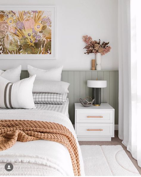 Modern Boho Bedroom Ideas, Diy Bedside, Modern Boho Bedroom, Scandinavian Design Bedroom, Making Furniture, Wainscoting Panels, Boho Bedroom Ideas, White Look, Bedroom Bliss