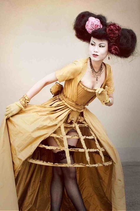 Cage skirt Garden Gown, Cage Skirt, Rococo Fashion, Hoop Skirt, Fashion Costume, Mellow Yellow, Steampunk Fashion, Marie Antoinette, Mode Inspiration