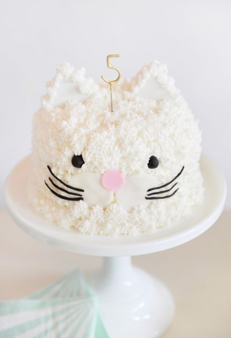 party-kitty-cake Kitten Birthday Party, Cat Themed Parties, Birthday Cake For Cat, Cat Themed Birthday Party, Kitten Party, Kitten Birthday, Cat Birthday Party, Kitty Party, Cat Cake