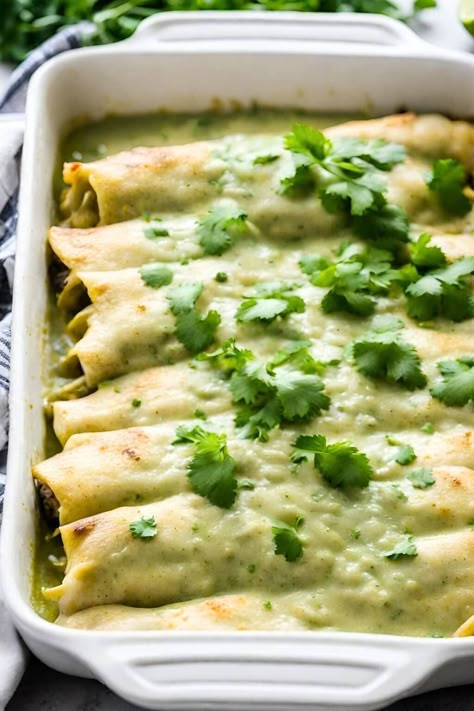 A delicious recipe for Green Enchiladas slathered in Green Enchilada Sauce. Make it with chicken or keep it vegetarian! Chicken Enchiladas Crock Pot, Chicken Enchiladas Easy Red Sauce, Crock Pot Chicken Enchiladas, Easy Red Sauce, Chicken Enchiladas Recipes, Green Enchilada Recipe, Enchiladas Easy, Green Enchiladas, Enchiladas Recipes