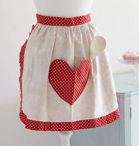 Retro Apron Patterns, Free Apron Pattern, Sweetheart Apron, Heart Retro, Record Bowl, Pretty Sweaters, Retro Apron, Sinful Colors, Heart Clothes