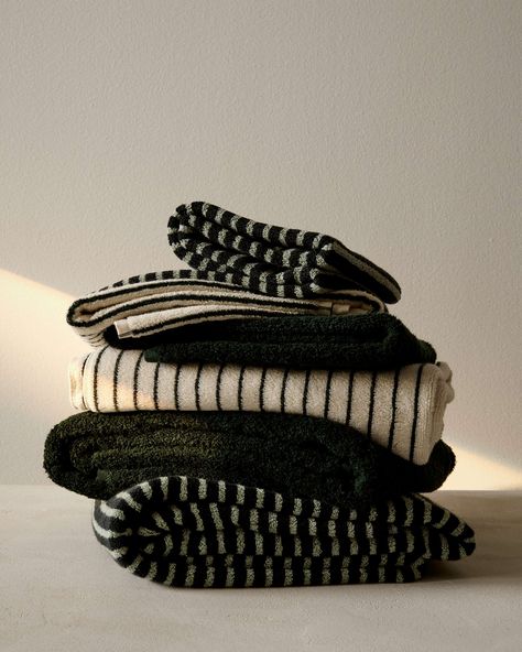 Black Towels, Green Tone, Racing Green, Future Apartment, Bathroom Collections, Bathroom Inspo, Nyc Apartment, Guest Towels, Apartment Living