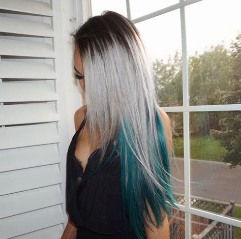 grey & turquoise Teal Underneath Hair Blonde, Blonde With Green Underneath, Blonde Hair With Teal Underneath, Blonde With Blue Underneath, Blonde And Teal Hair, Blonde Hair With Blue Underneath, Gigi Hair, Blue Underneath, Grad Hair