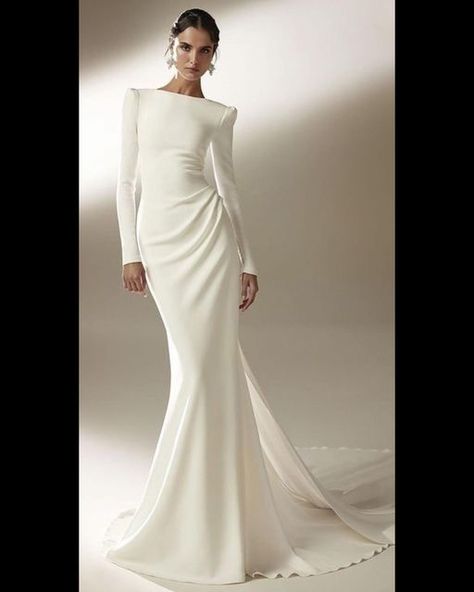 Fay Hart on Instagram: "#bride #elegant #wedding #weddingdressguide #elegant #feminine #fashion" Wedding Dresses With Long Sleeves, Dresses With Long Sleeves, Satin Mermaid Wedding Dress, Mermaid Wedding Dresses, Prom Dresses For Teens, Prom Dresses Modest, Dream Wedding Ideas Dresses, Ball Gowns Evening, Modest Wedding