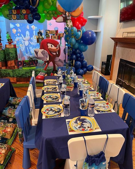 Sonic Centerpieces Birthday Parties, Birthdays Themes, Baby Boy Birthday Themes, Sonic Birthday Parties, Hedgehog Birthday, Sonic Party, Creative Party Ideas, Diy Kids Games, Sonic Birthday