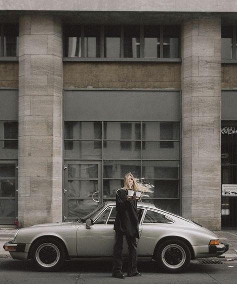 City Fashion Photography, Street Fashion Photoshoot, Portrait Photography Lighting, Street Photography Portrait, Cars Brand, Vintage Photoshoot, Car Projects, Classic Porsche, Street Photo