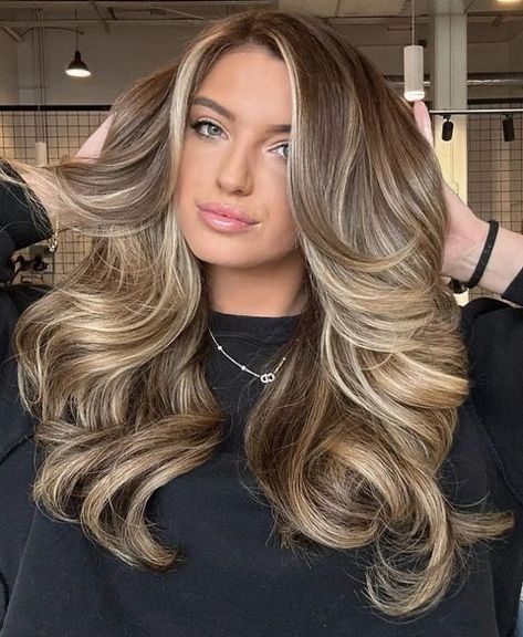 Mocha Blonde Hair Highlights, Mocha Brown Hair With Blonde Highlights, Brown Hair Natural, Fall Bronde Balayage, Blowout Hairstyles, Highlights For Brown Hair, Mocha Hair, Brown Hair Color Ideas, Bronde Balayage