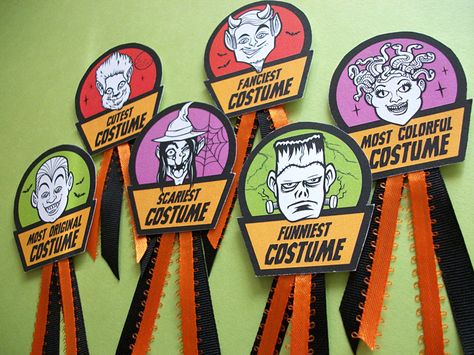 Halloween Costume Awards Halloween Costume Contest Prizes, Halloween Awards, Halloween Costume Awards, Halloween Trophies, Halloween Prizes, Fun Halloween Party Games, Halloween Party Activities, Scary Halloween Decorations Diy, School Halloween Party