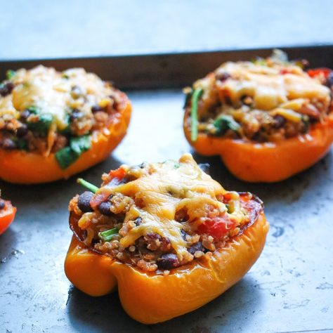 Vege Meals, Easy Stuffed Pepper Recipe, Stuffed Pepper Recipe, Vegetarian Stuffed Peppers, Easy Stuffed Peppers, Vegetarian Quinoa, Pepper Recipe, Meatless Meal, Black Bean Quinoa