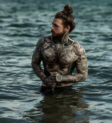 11.8k Likes, 89 Comments - BEARD AND TATTOOS (@beardandtattoos_) on Instagram: “Great Shot! 👌 #Beard & #Ink ___ -Model: @thecreekman -Photo by: @harrisdaveyphoto ___ Tag us to be…” Upper Body Tattoo, Kevin Creekman, Trend Tattoo, Tattooed Man, Body Tattoo, Hot Beach, Beard Tattoo, Body Modification, Inked Men