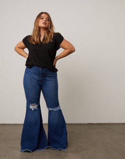 Bell Bottom Jeans Outfit Midsize, Plus Size Flare Jeans Outfits, Plus Size Bell Bottoms, Flare Jean Outfit, Bell Bottom Jeans Outfit, Flare Jeans Outfit, Super Flare Jeans, Plus Size Fall Outfit, Wide Jeans