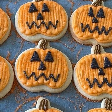 Goodies- Sweets&Treats on Instagram: "SPEED DECORATE these spooky (but cute) buttercream Jack-o-lanterns with me!! 🎃" Spooky But Cute, Buttercream Cookies, Cookies Decorated, Cookie Desserts, Decorated Cookies, Sweets Treats, Jack O, Jack O Lantern, Cookie Decorating