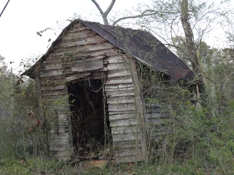 Shack Shack Aesthetic, Run Down House, Wood Shack, Swamp Shack, Angus Thongs And Perfect Snogging, Goose House, Womens Ministry Events, Abandoned Warehouse, Creepy Houses